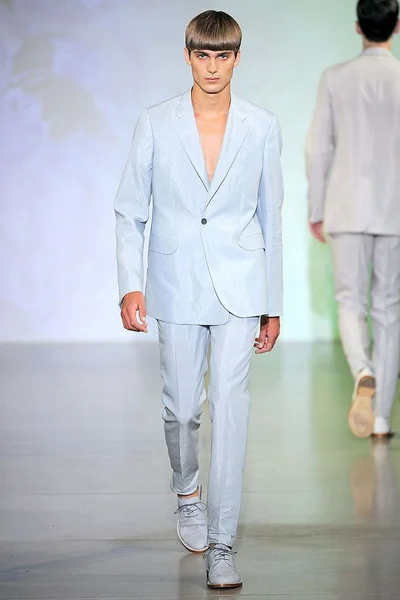 Look 10